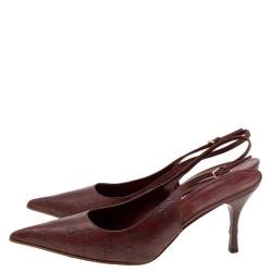 مملوكة مسبقًا صندل غوتشي جلد غوتشيسيما بني مقدمة مدببة فتحة كعب مقاس 40