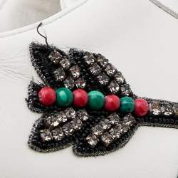 مملوكة مسبقًا حذاء رياضي غوتشي إيس أرو جلد أبيض بعنق منخفض بأبليك مقاس 37.5