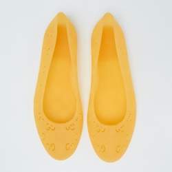 Pre Owned حذاء باليرينا فلات غوتشي إتريتات مطاط غوتشيسيما مستردة مقاس 38