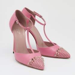 مملوكة مسبقًا Gucci Pink Leather Malaga Studded T Strap Pumps Size 38.5