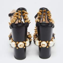 مملوكة مسبقًا Gucci Black Leather Kendall Studded Sandals Size 38