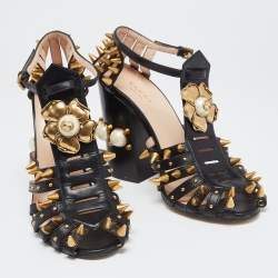 مملوكة مسبقًا Gucci Black Leather Kendall Studded Sandals Size 38