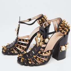 مملوكة مسبقًا Gucci Black Leather Kendall Studded Sandals Size 38
