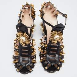مملوكة مسبقًا Gucci Black Leather Kendall Studded Sandals Size 38