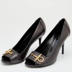 Pre Owned حذاء كعب عالي غوتشي جلد أسود مزين هورسبيت مقدمة مفتوحة مقاس 38