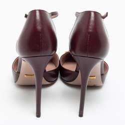 Pre Owned Gucci Burgundy Leather Studded Cap-Toe T-Strap Pumps Size 39