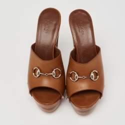 مملوكة مسبقًا حذاء كلوغ غوتشي جلد بني خشبي مقدمة مفتوحة هورسبيت مقاس 39