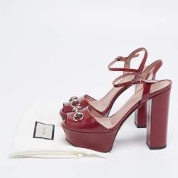 مملوكة مسبقًا صندل غوتشي هورسبيت جلد عنابي لامع نعل سميك بحزام للكاحل مقاس 36