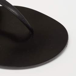 مملوكة مسبقًا Gucci Black Leather GG Thong Flat Sandals Size 38