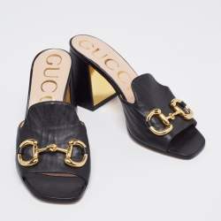 مملوكة مسبقًا صندل سلايد غوتشي جلد أسود مزين هورسبيت كعب مربع سميك مقاس 37.5