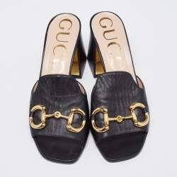 مملوكة مسبقًا صندل سلايد غوتشي جلد أسود مزين هورسبيت كعب مربع سميك مقاس 37.5