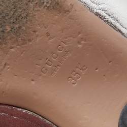 Pre Owned صندل إصبع غوتشي فلات هورسبيت مزخرف كريستال جلد فضي مقاس 35.5