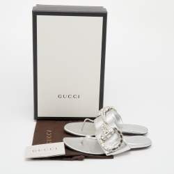 Pre Owned صندل إصبع غوتشي فلات هورسبيت مزخرف كريستال جلد فضي مقاس 35.5