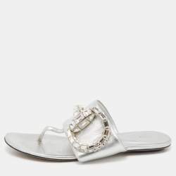 Pre Owned صندل إصبع غوتشي فلات هورسبيت مزخرف كريستال جلد فضي مقاس 35.5