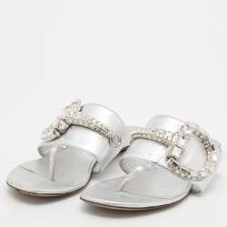 Pre Owned صندل إصبع غوتشي فلات هورسبيت مزخرف كريستال جلد فضي مقاس 35.5