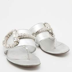 Pre Owned صندل إصبع غوتشي فلات هورسبيت مزخرف كريستال جلد فضي مقاس 35.5