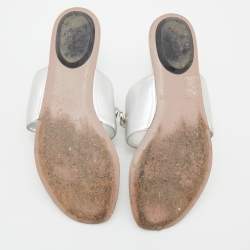 Pre Owned صندل إصبع غوتشي فلات هورسبيت مزخرف كريستال جلد فضي مقاس 35.5