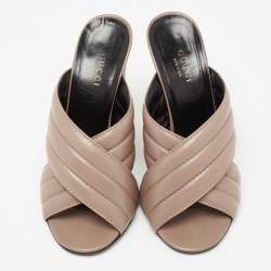 مملوكة مسبقًا حذاء سلايد غوتشي جلد مبطن رصاصي سيور متعاكسة مقاس 36.5