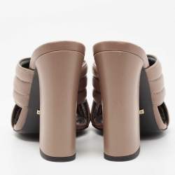 مملوكة مسبقًا حذاء سلايد غوتشي جلد مبطن رصاصي سيور متعاكسة مقاس 36.5