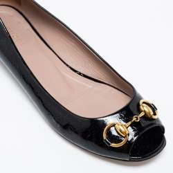 مملوكة مسبقًا حذاء باليرينا فلات غوتشي جلد لامع أسود مزين هورسبيت مقدمة مفتوحة مقاس 38