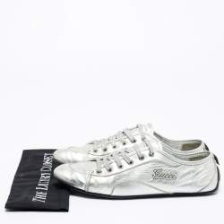 مملوكة مسبقًا Gucci Silver Leather Logo Low-Top Sneakers Size 40