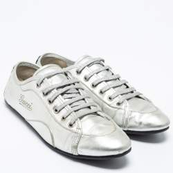 مملوكة مسبقًا Gucci Silver Leather Logo Low-Top Sneakers Size 40