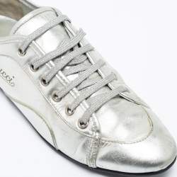 مملوكة مسبقًا Gucci Silver Leather Logo Low-Top Sneakers Size 40