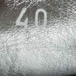 مملوكة مسبقًا Gucci Silver Leather Logo Low-Top Sneakers Size 40