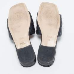 مملوكة مسبقًا Gucci Black Quilted Leather Jolie Logo Flat Slide Sandals Size 39