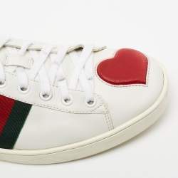 مملوكة مسبقًا حذاء رياضي غوتشي أيس ويب هارت جلد أبيض بعنق منخفض مقاس 40
