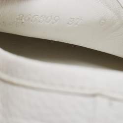 مملوكة مسبقًا Gucci White Leather Horsebit Web Detail Loafers Size 37