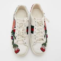 مملوكة مسبقًا حذاء رياضي غوتشي ايس جلد أبيض مطرز مورد بعنق منخفض مقاس 38.5