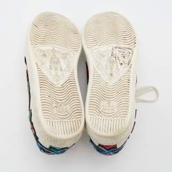 مملوكة مسبقًا حذاء رياضي غوتشي ايس جلد أبيض مطرز مورد بعنق منخفض مقاس 38.5