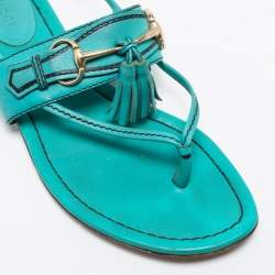 مملوكة مسبقًا صندل بإصبع غوتشي فلات جلد أزرق تركواز شراشيب مزين بشعار هورسبيت مقاس 38