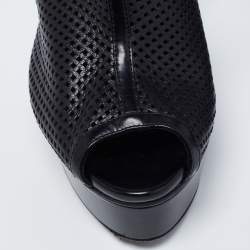 Pre Owned حذاء بوت للكاحل غوتشي جلد أسود مثقب مقدمة مفتوحة نعل سميك مقاس 39.5