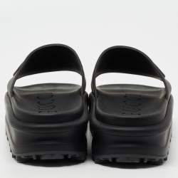 مملوكة مسبقًا Gucci Black Rubber Interlocking G Slide Sandals Size 39