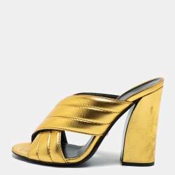 مملوكة مسبقًا Gucci Gold Quilted Leather Webby Mules Size 39