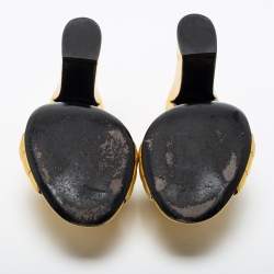 مملوكة مسبقًا Gucci Gold Quilted Leather Webby Mules Size 39