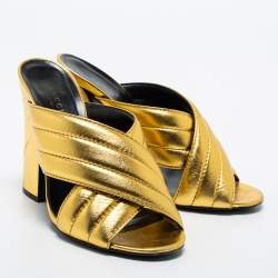 مملوكة مسبقًا Gucci Gold Quilted Leather Webby Mules Size 39