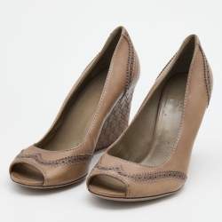 مملوكة مسبقًا Gucci Brown Brogue Leather Open Toe Microguccissima Wedge Pumps Size 38.5