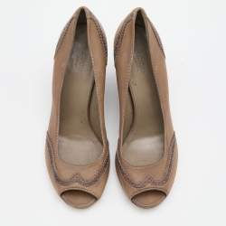 مملوكة مسبقًا Gucci Brown Brogue Leather Open Toe Microguccissima Wedge Pumps Size 38.5