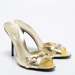 مملوكة مسبقًا Gucci Gold Leather Horsebit Open Toe Slide Sandals Size 37.5