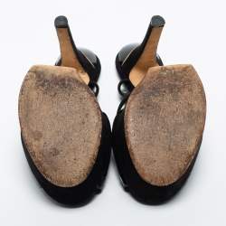 مملوكة مسبقًا Gucci Black Suede Peep Toe  Platform Sandals Size 41