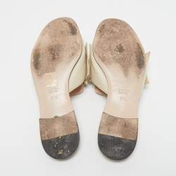 مملوكة مسبقًا Gucci Cream Leather Crystal Embellished Queen Margaret Bee Flat Slides Size 37.5