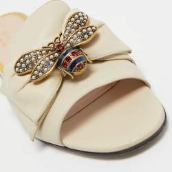 مملوكة مسبقًا Gucci Cream Leather Crystal Embellished Queen Margaret Bee Flat Slides Size 37.5