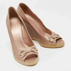 Pre Owned Gucci Metallic Beige Leather Horsebit Peep Toe Wedge Pumps Size 41