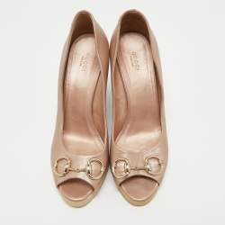 Pre Owned Gucci Metallic Beige Leather Horsebit Peep Toe Wedge Pumps Size 41