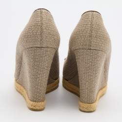 Pre Owned Gucci Grey/Brown Woven Raffia and Leather Charlotte Horsebit Wedge Pumps Size 38.5