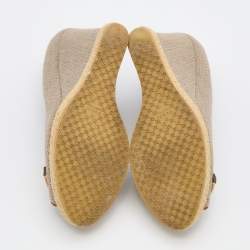 Pre Owned Gucci Grey/Brown Woven Raffia and Leather Charlotte Horsebit Wedge Pumps Size 38.5