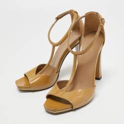 Pre Owned Gucci Beige Patent Leather T-Strap Sandals Size 38